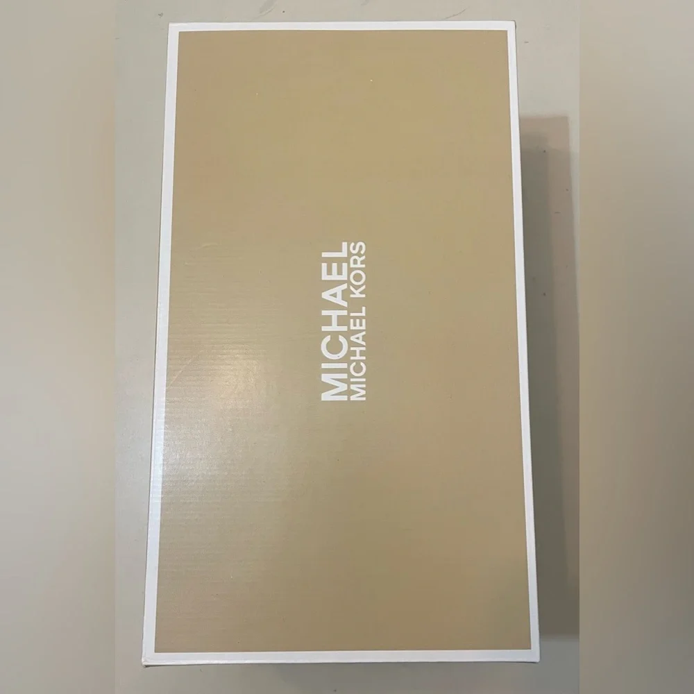 Michael Kors
Women's Irene Studded Sandals. Size 6.5. NIB. - Picture 8 of 10